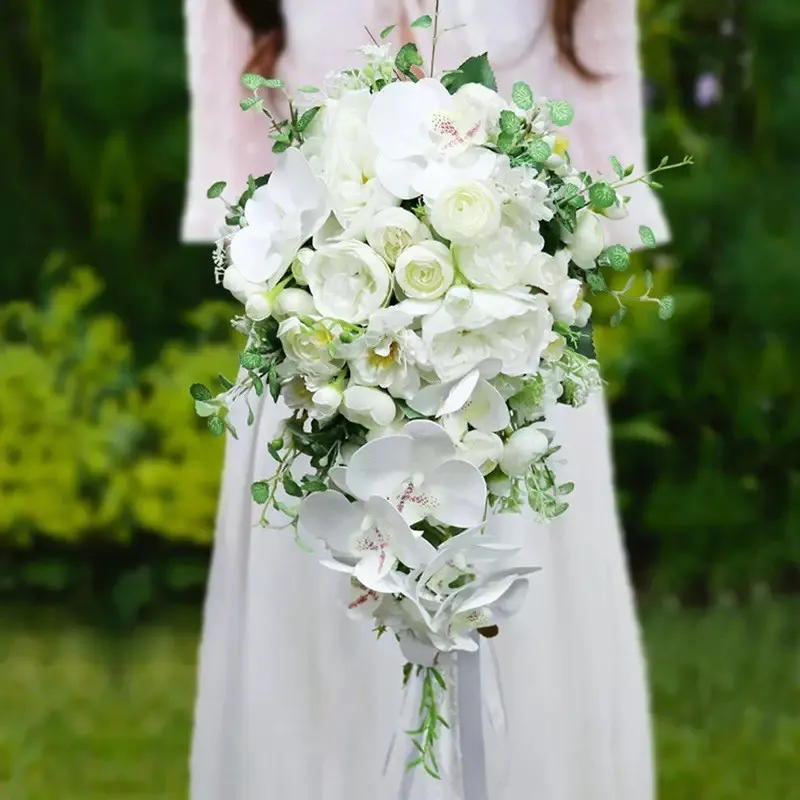 Bouquet Pengantin Green & White Cascading