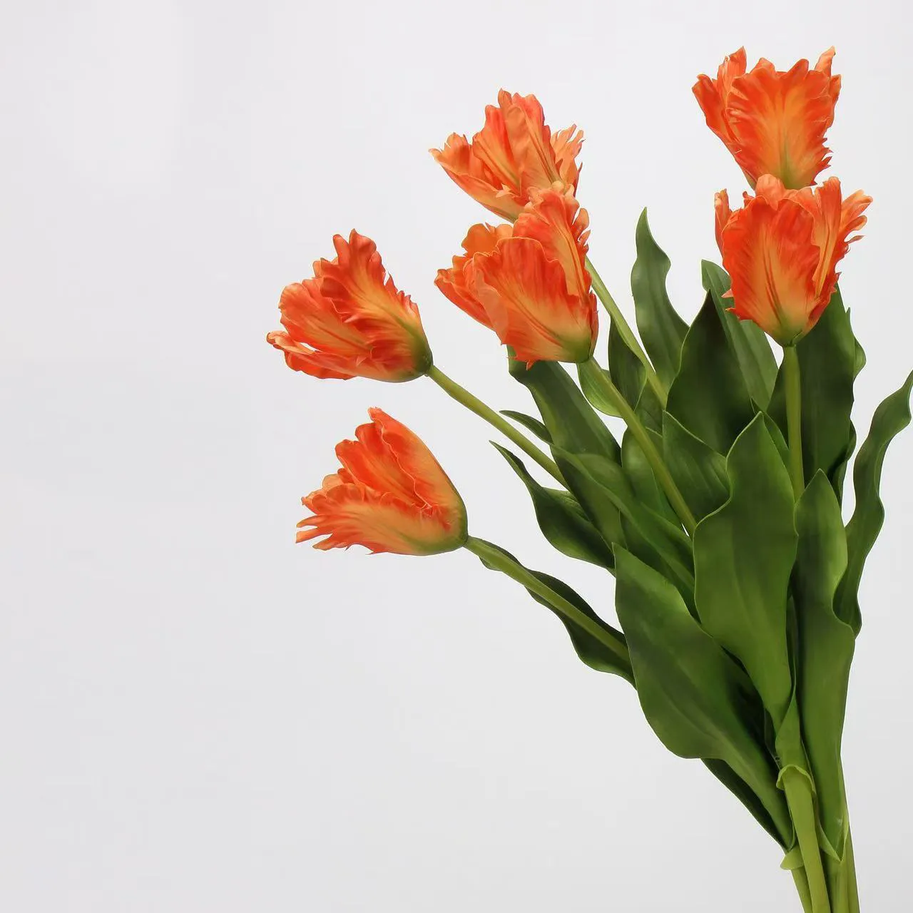 The application of silk flowers for flower wall